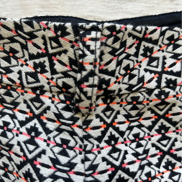 TART COLLECTIONS, IKAT PATTERN SHORTS - Picture 4 of 9